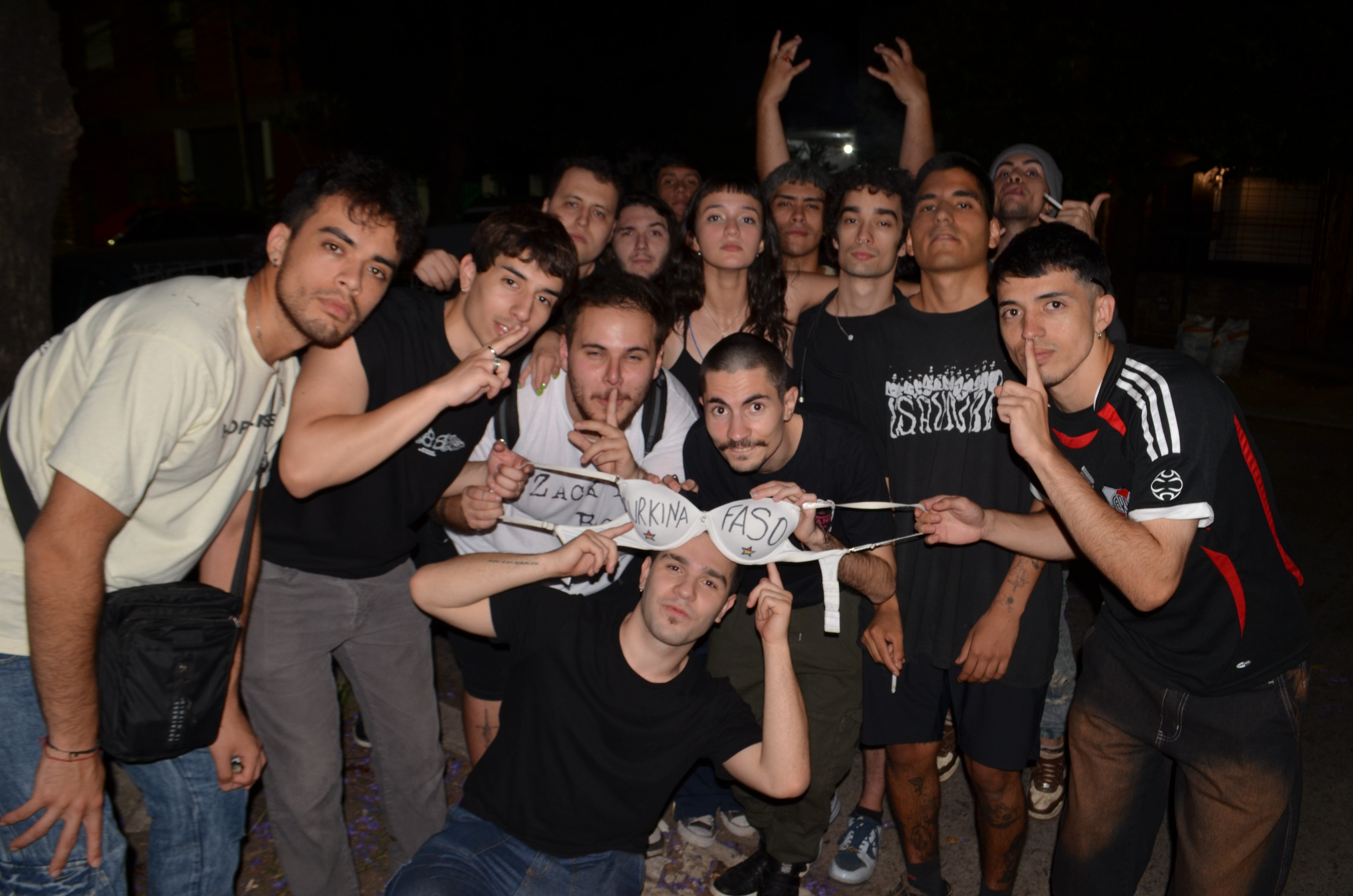 Foto post concierto de Burkina Faso X MALIGNA Y SOSPECHOSA