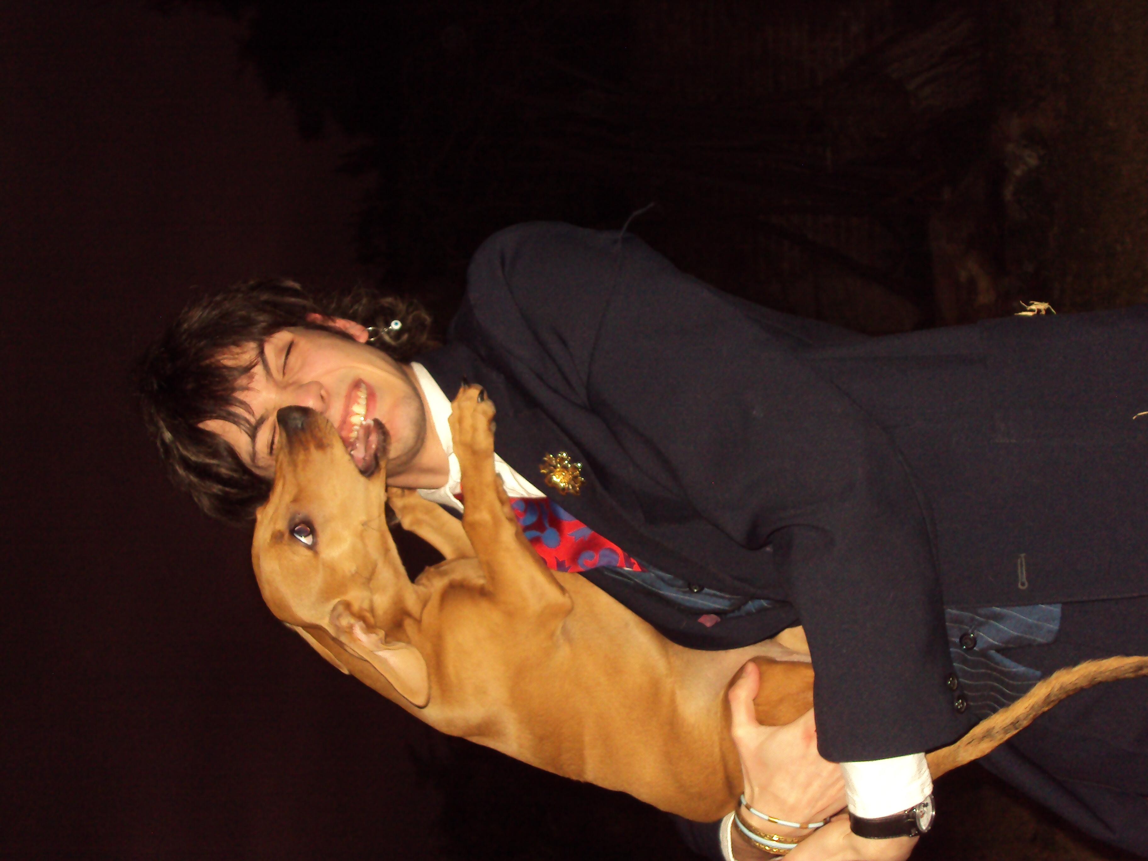 Fotografía de Tute Riva y un perro salchicha X PRENSUTI