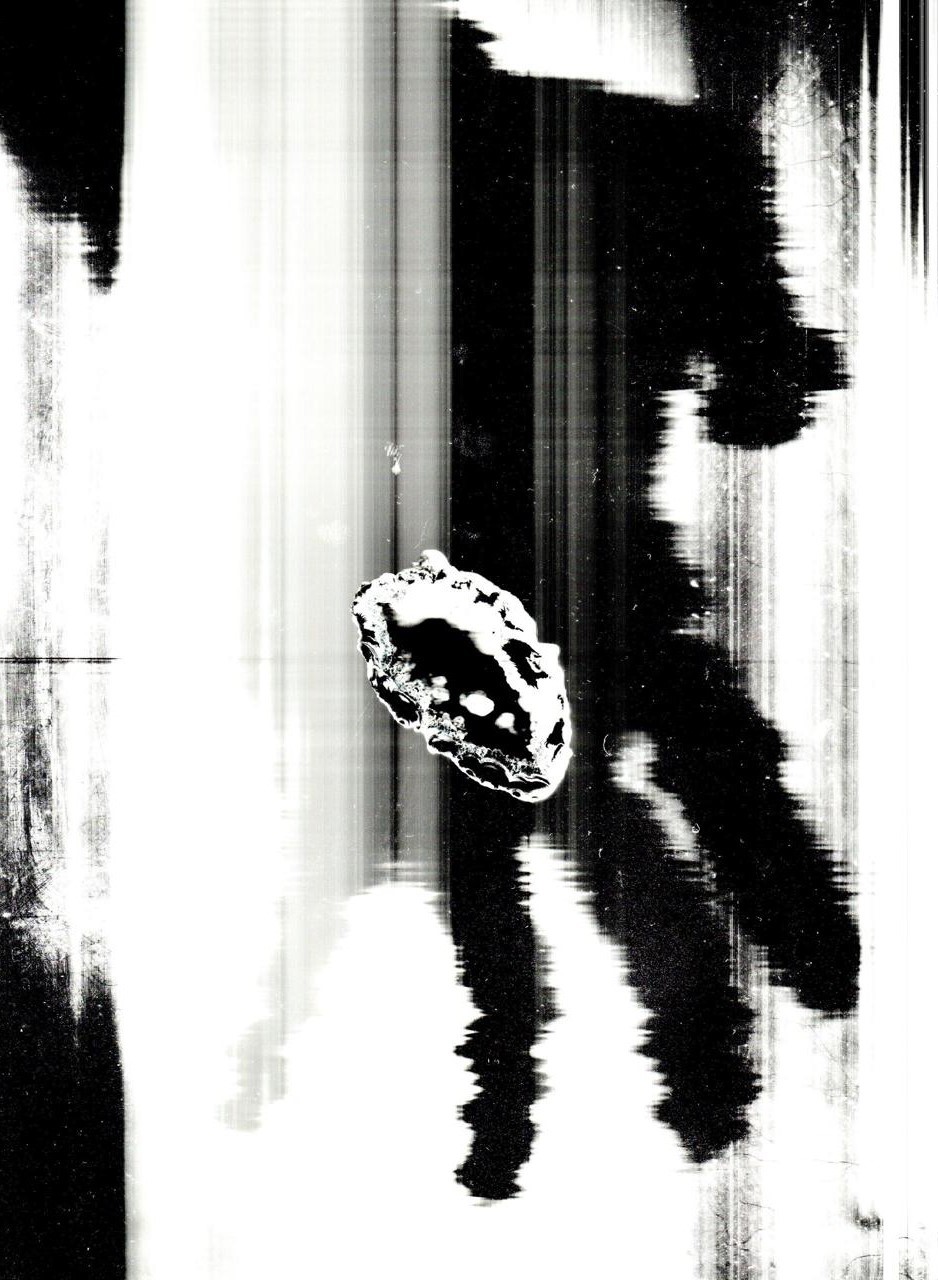 Dibujos de un tipo y unos robots X PRENSUTI