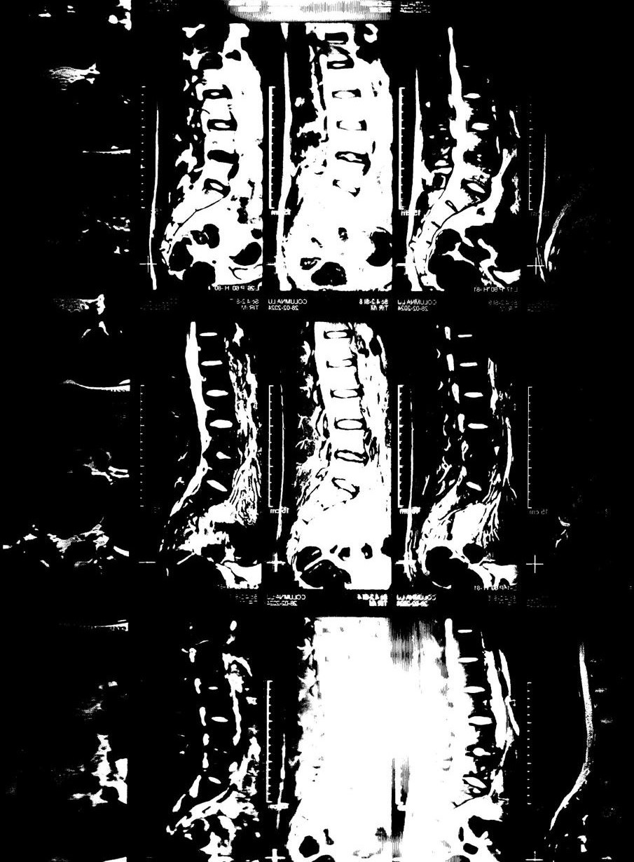 Dibujos de un tipo y unos robots X PRENSUTI